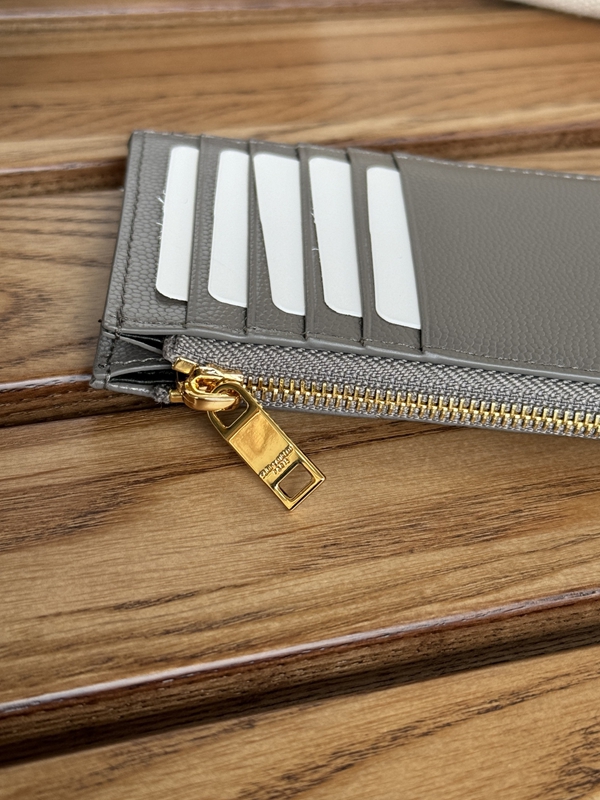 イヴサンローラン財布素材ディテール